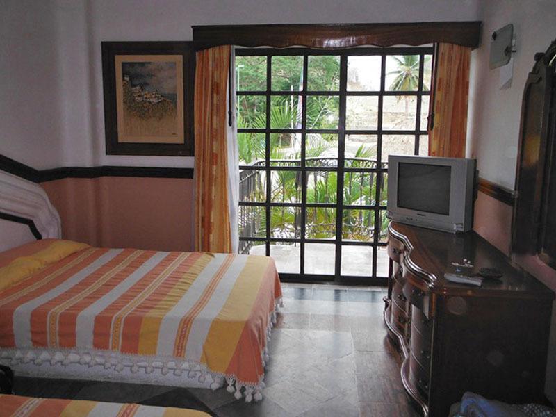 Canadian Huatulco Hotel 4*