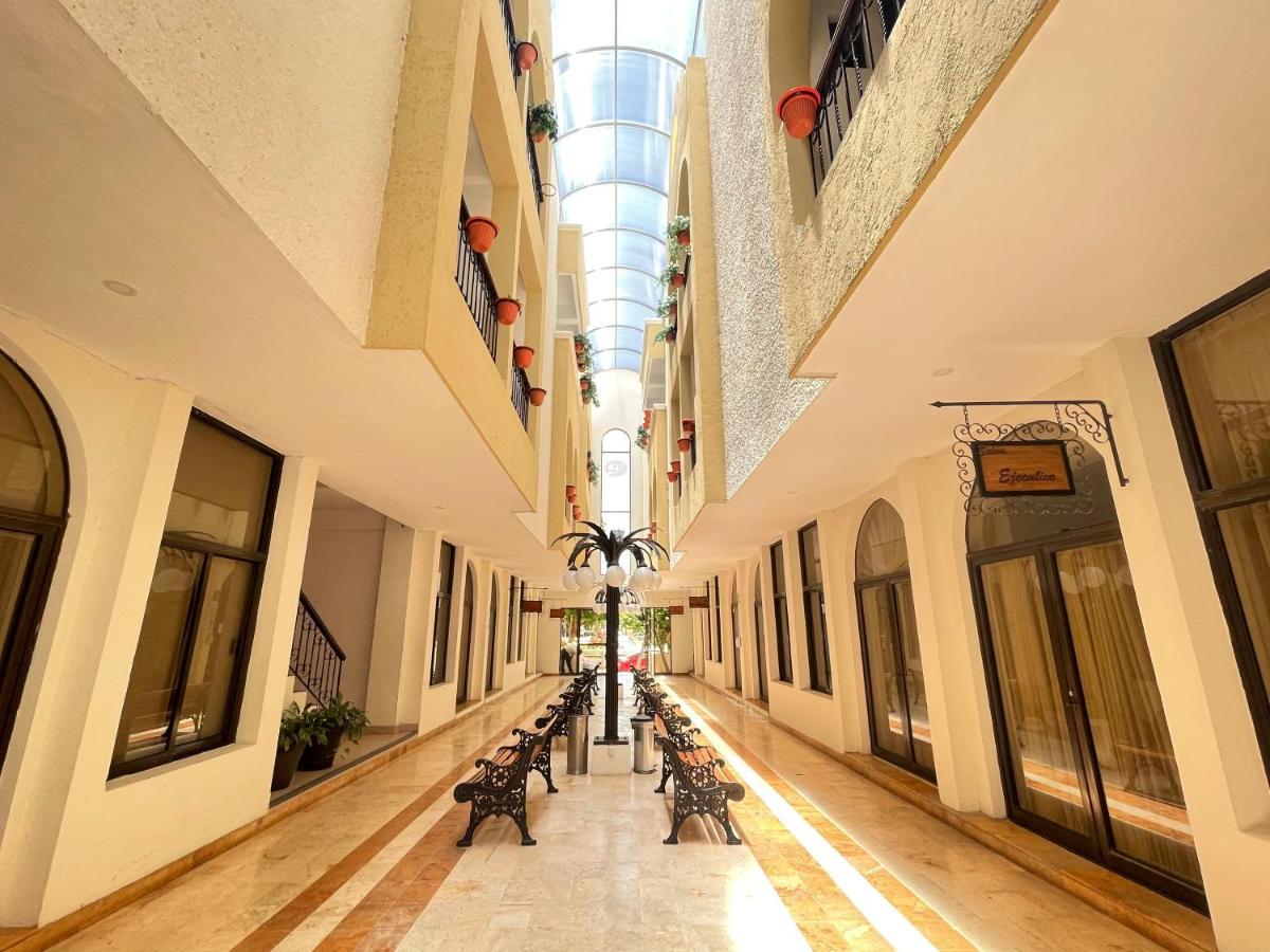 Del Paseo