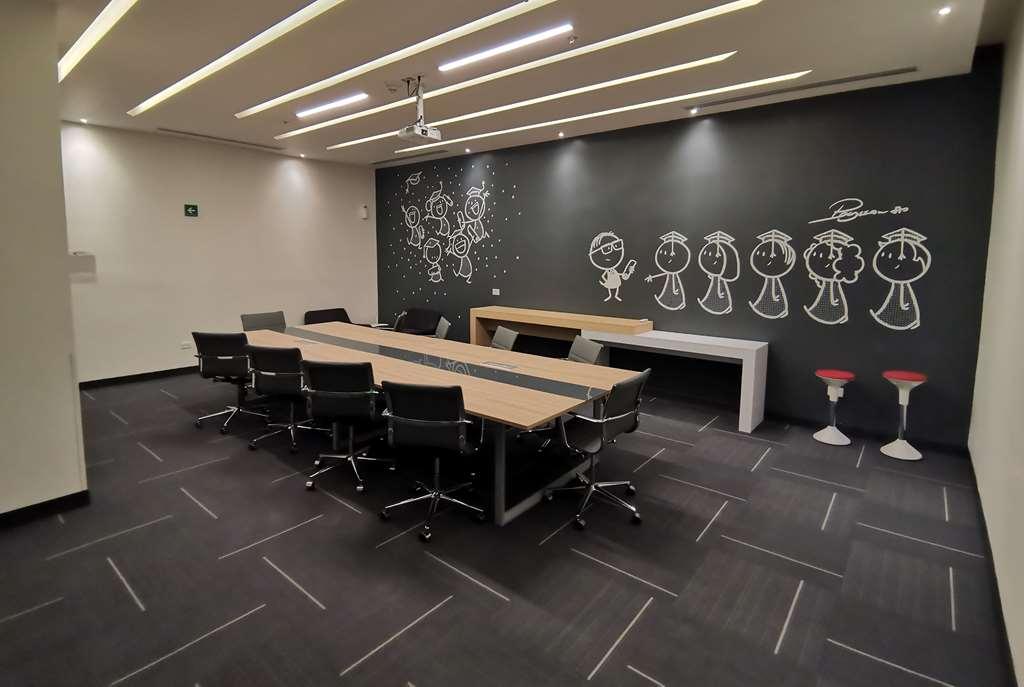 Hotel Ramada Encore By Wyndham Monterrey Zona Aeropuerto 4*