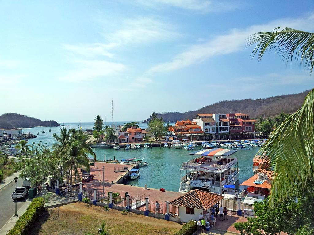 Canadian Huatulco