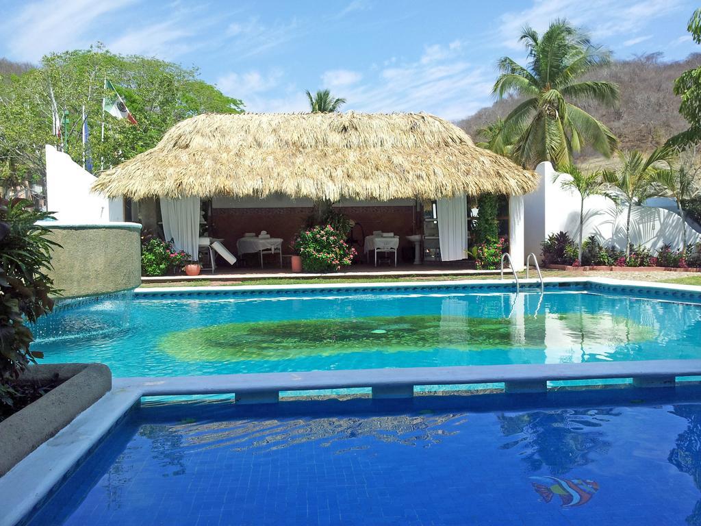 Canadian Huatulco Hotel