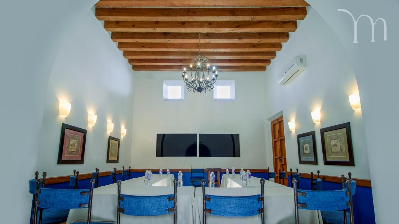 Hotel La Casa De Patios &