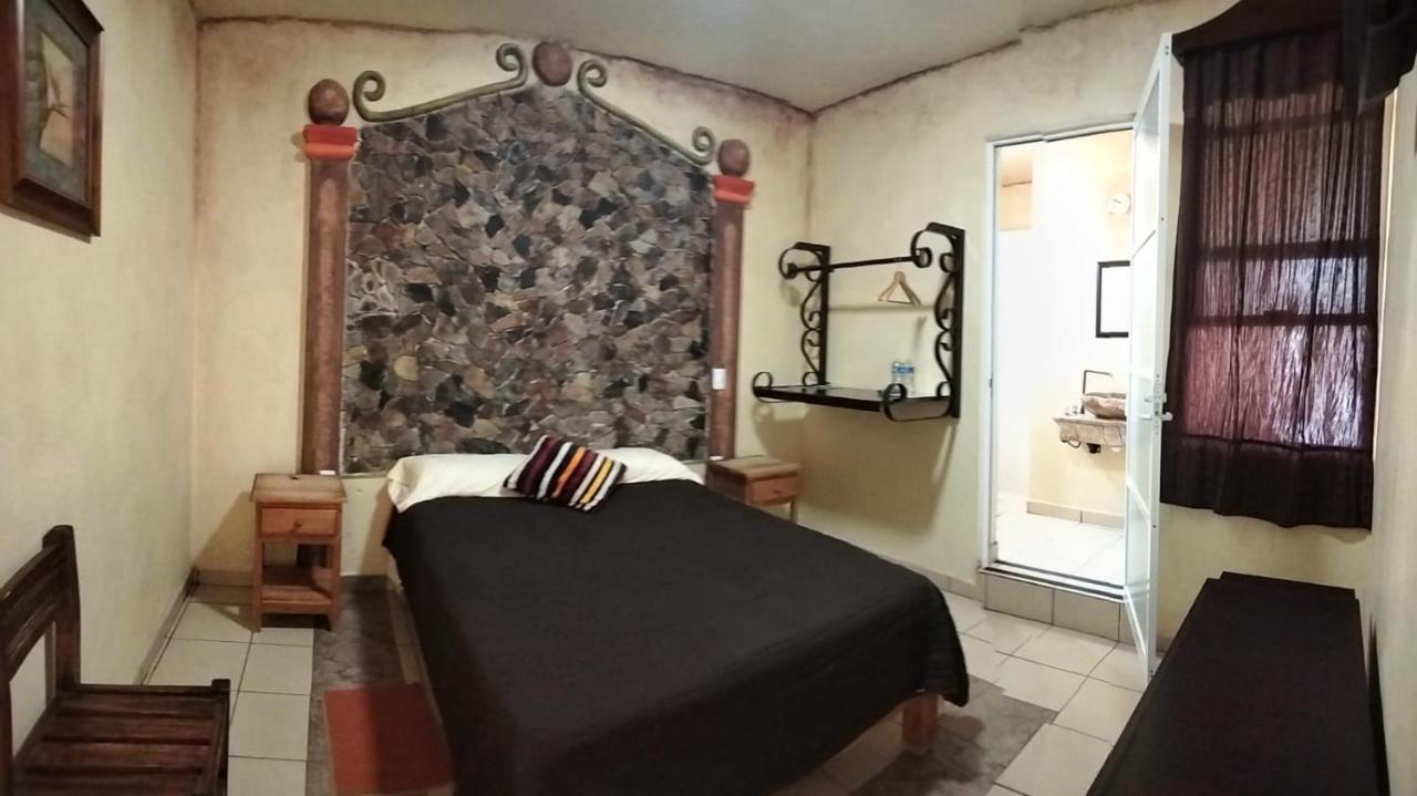 Casa Del Arbol Hotel *
