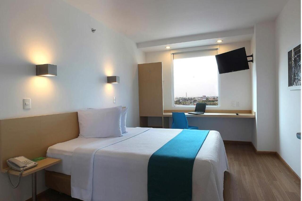 One Aeropuerto Hotel