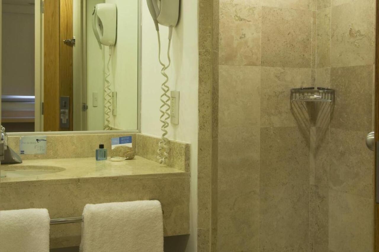 Hotel One Aeropuerto 3*