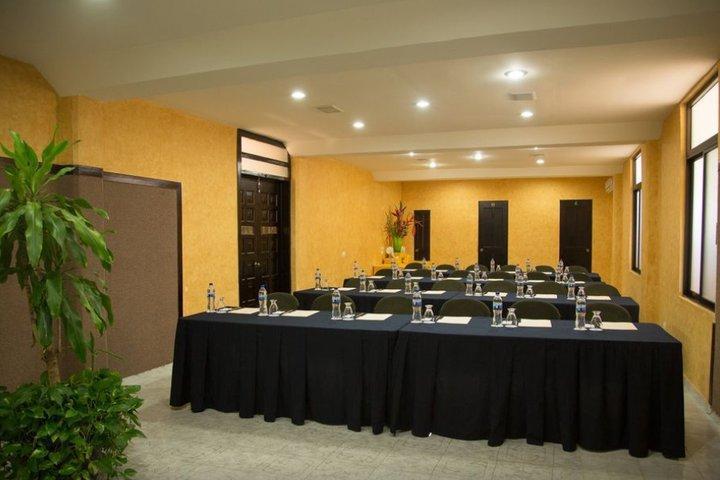 Maya Tulipanes Express Hotel 3*