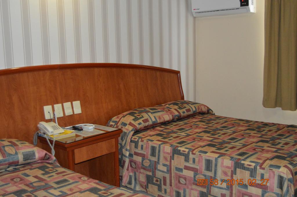 Impala -atras Del Ado Hotel