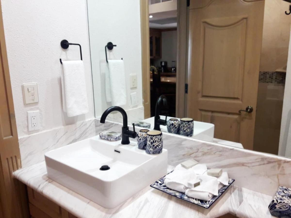 Aparthotel Gorgeous Villa In Cabo With Ocean And Lands End View, Private Swimmable Beach, Pools, Sleeps 8 *