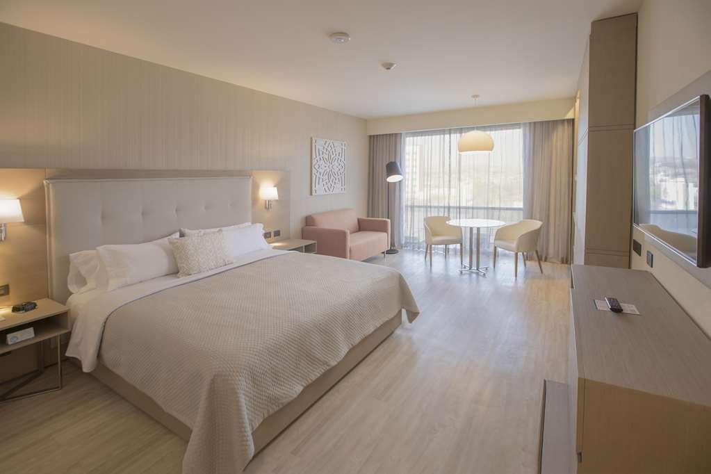 Hilton Garden Aeropuerto Bajio 3*