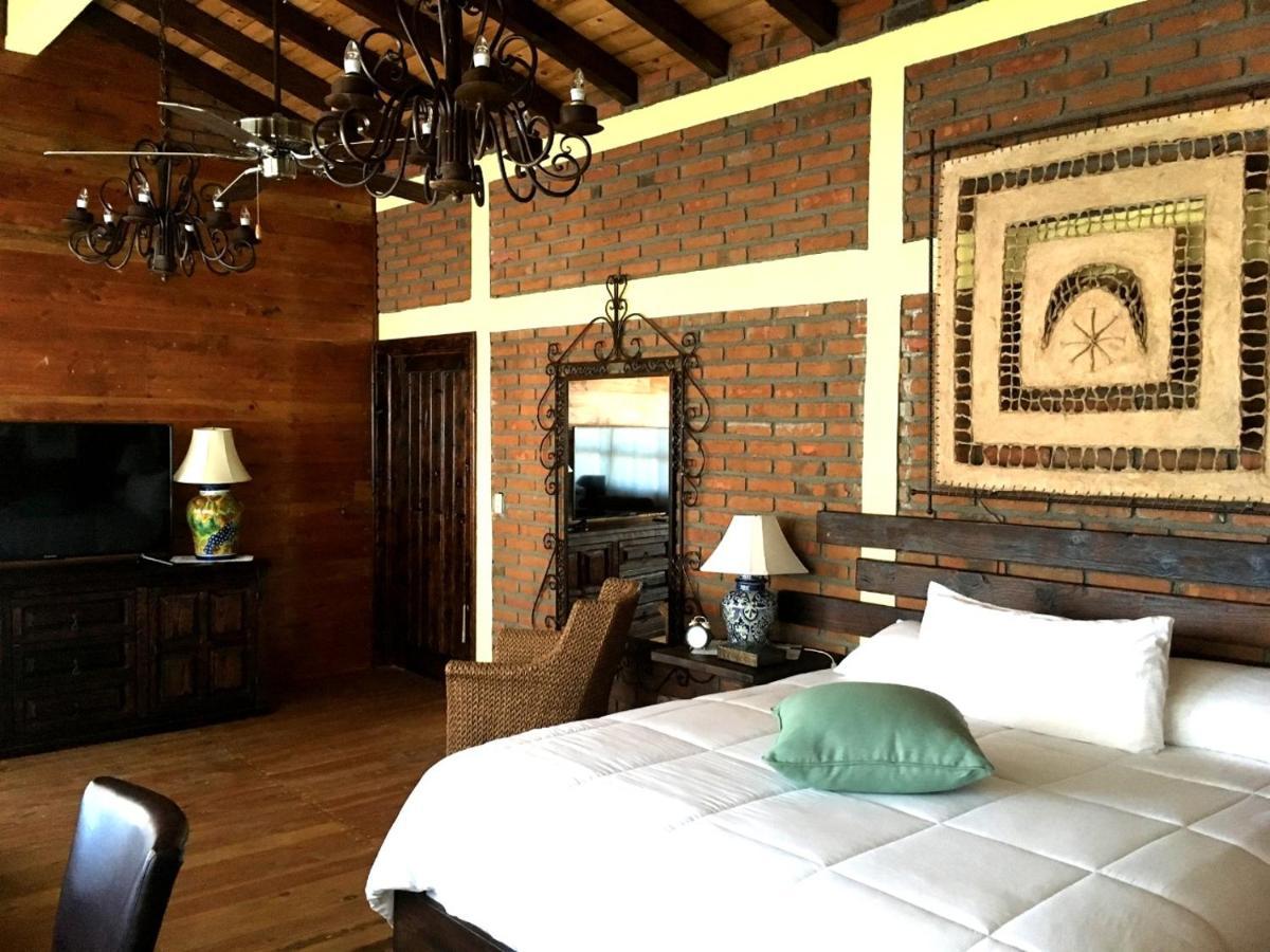 Flores Bed & Breakfast