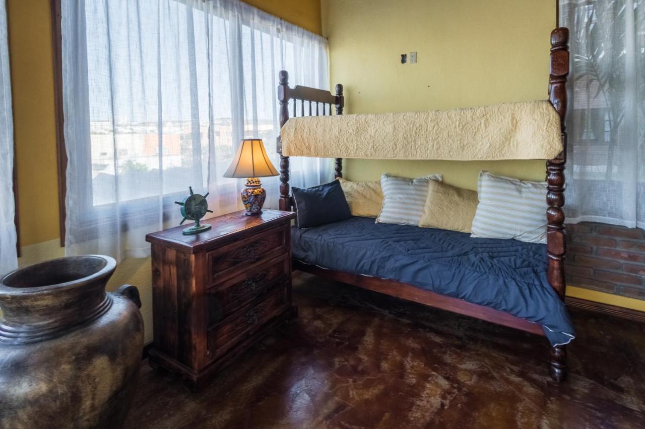 Flores Bed & Breakfast *