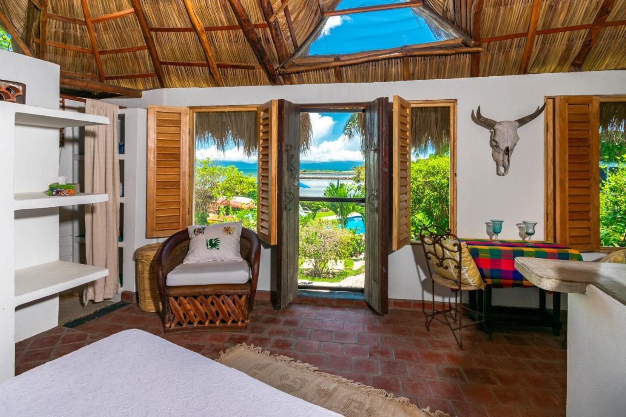 Jardin Del Mar La Cruz de Huanacaxtle
