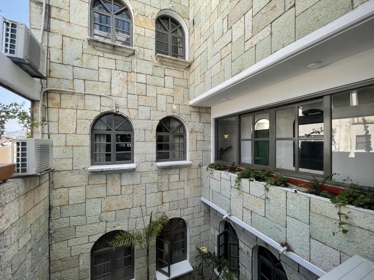 Holt - Noria - La Casa Del Barro
