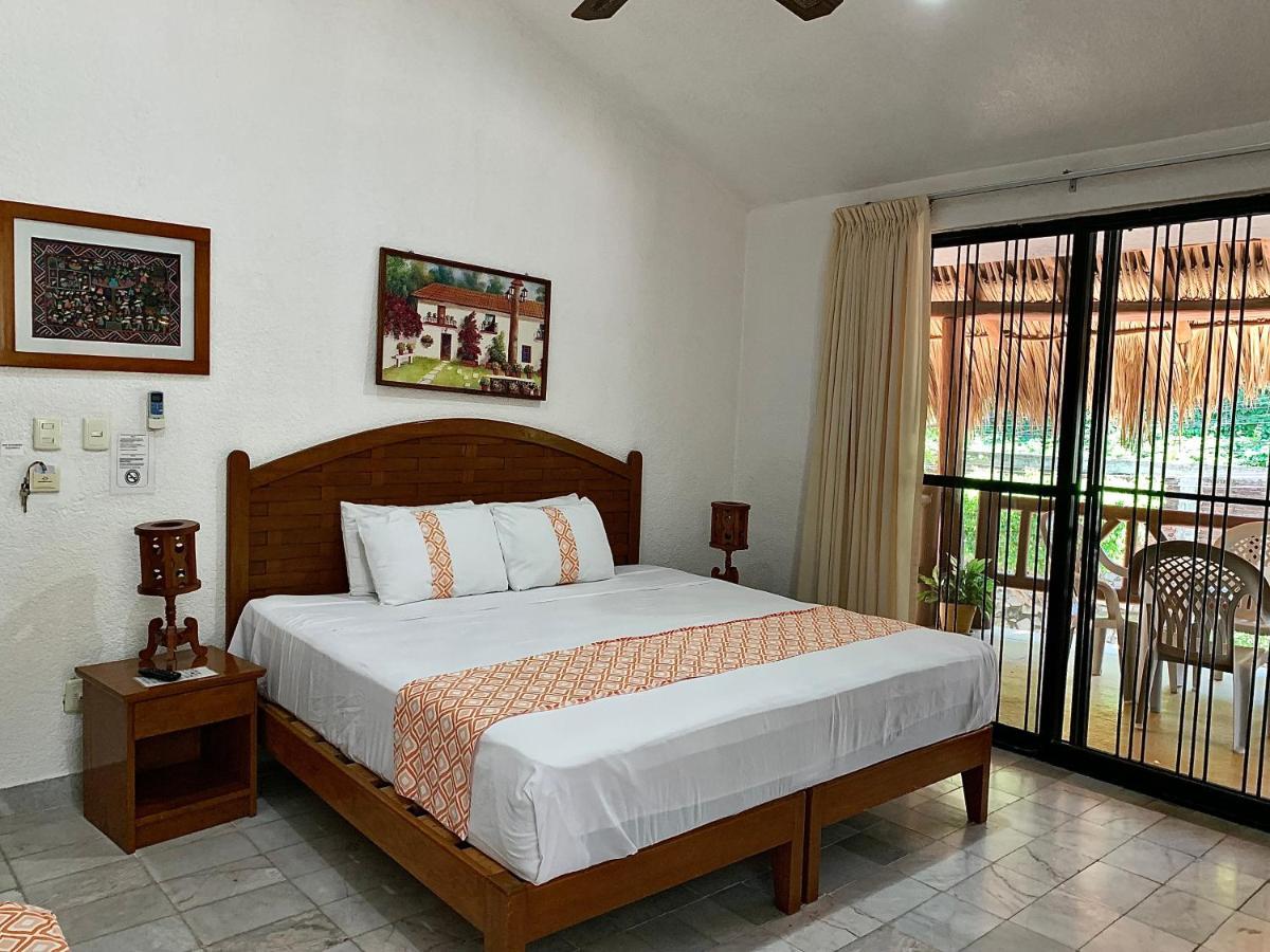 Mercedes Zihuatanejo