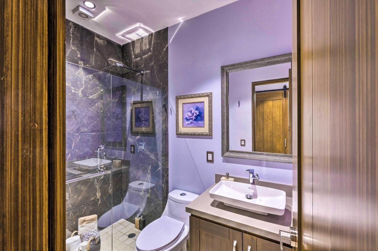 Luxe Condo, Steps From It Apartment Puerto Vallarta