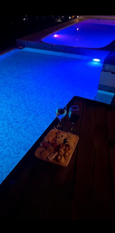 Hotel Roof *