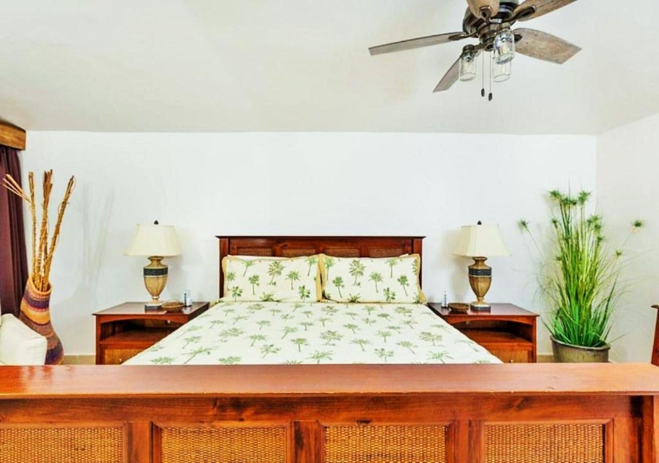 Right On The Beach! - 2 Bedroom Penthouse Beachfront *