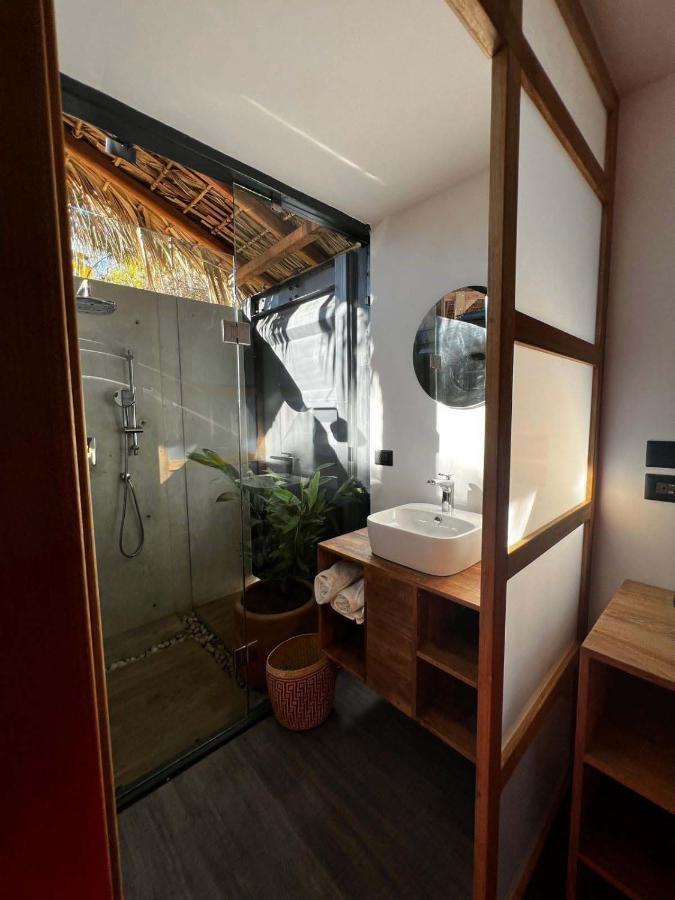H20 Container Hotel *