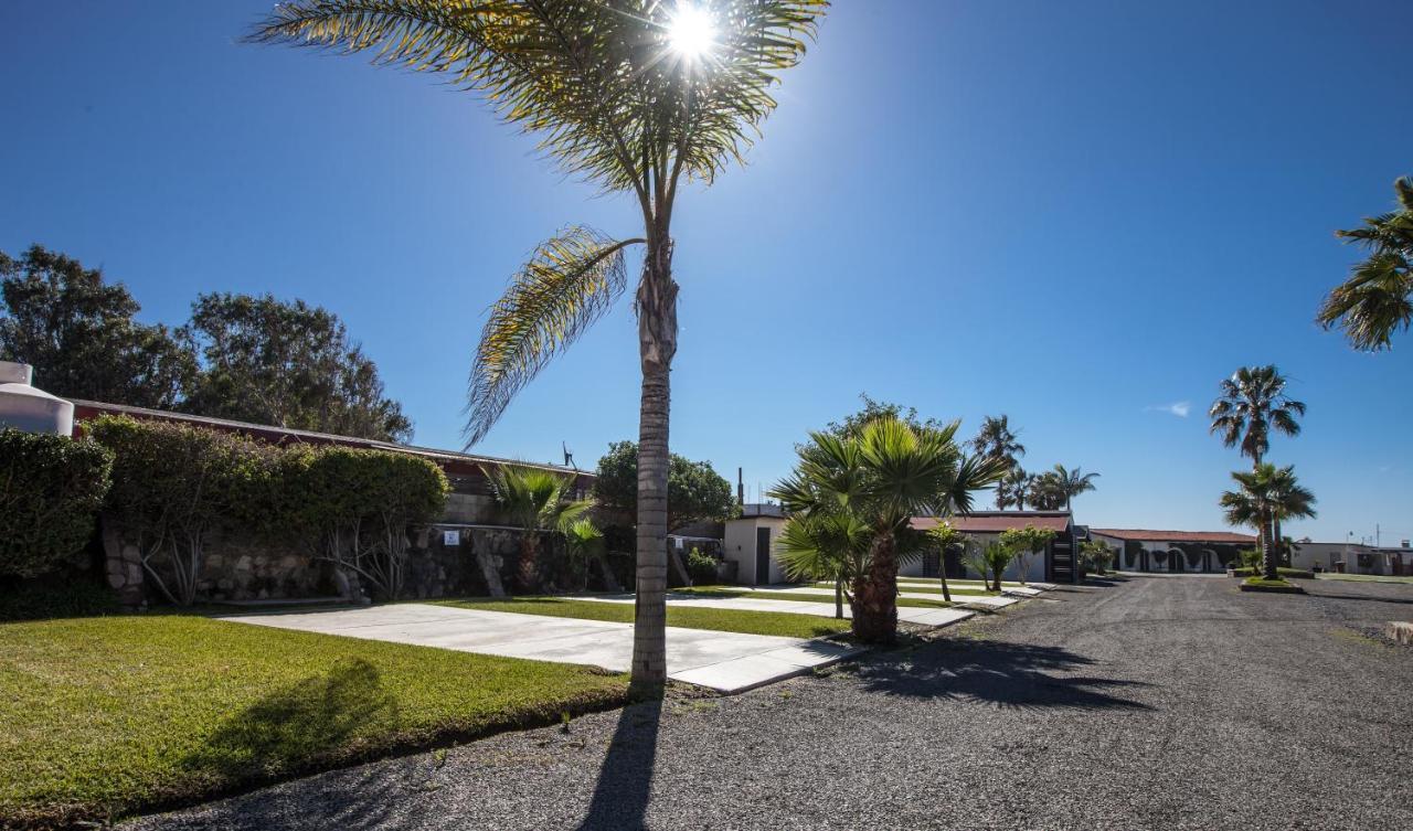 Hotel California Trailer Park & 3*