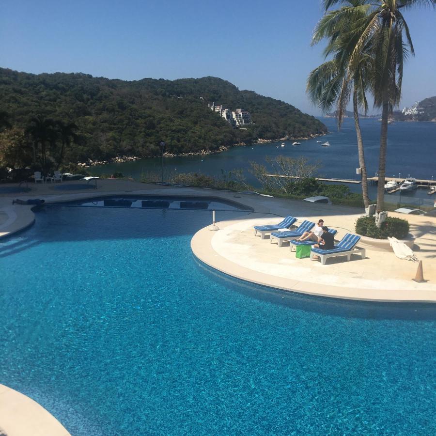 En Cabo Marques Diamante, Departamento Con Vistas Al Mar Y Atardeceres Espectaculares, Cerca Esta La Playa Al Nivel De La Caseta Del Condominio De Pto Marquez, Enfrente, Wifi, Restaurante, Albercas, 6 Personas *