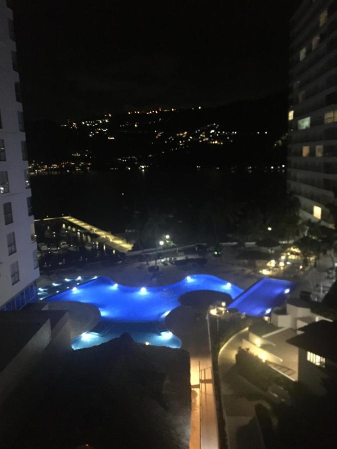 En Cabo Marques Diamante, Departamento Con Vistas Al Mar Y Atardeceres Espectaculares, Cerca Esta La Playa Al Nivel De La Caseta Del Condominio De Pto Marquez, Enfrente, Wifi, Restaurante, Albercas, 6 Personas