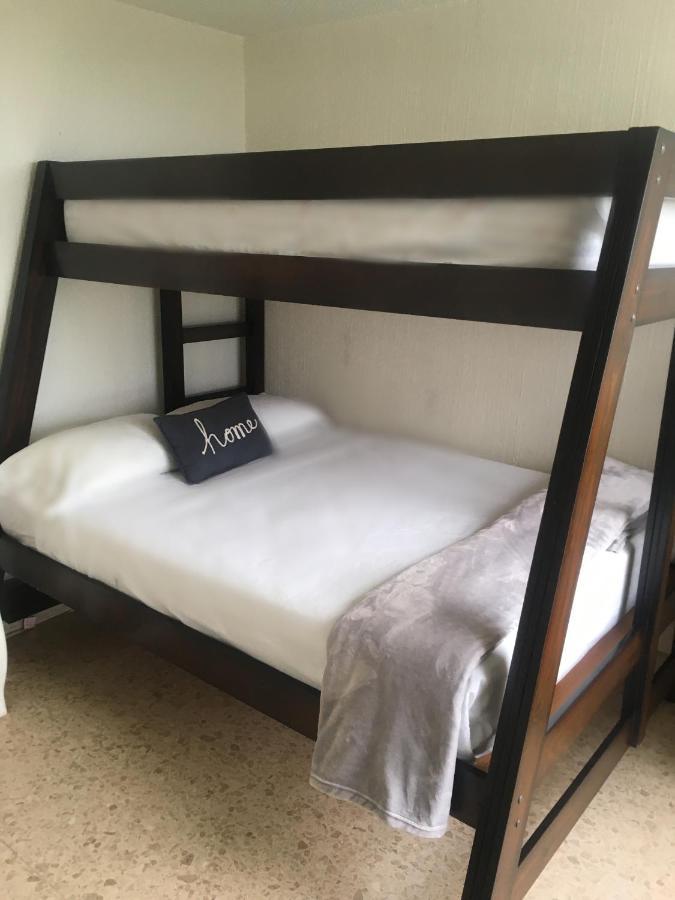 En Cabo Marques Diamante, Departamento Con Vistas Al Mar Y Atardeceres Espectaculares, Cerca Esta La Playa Al Nivel De La Caseta Del Condominio De Pto Marquez, Enfrente, Wifi, Restaurante, Albercas, 6 Personas * Acapulco