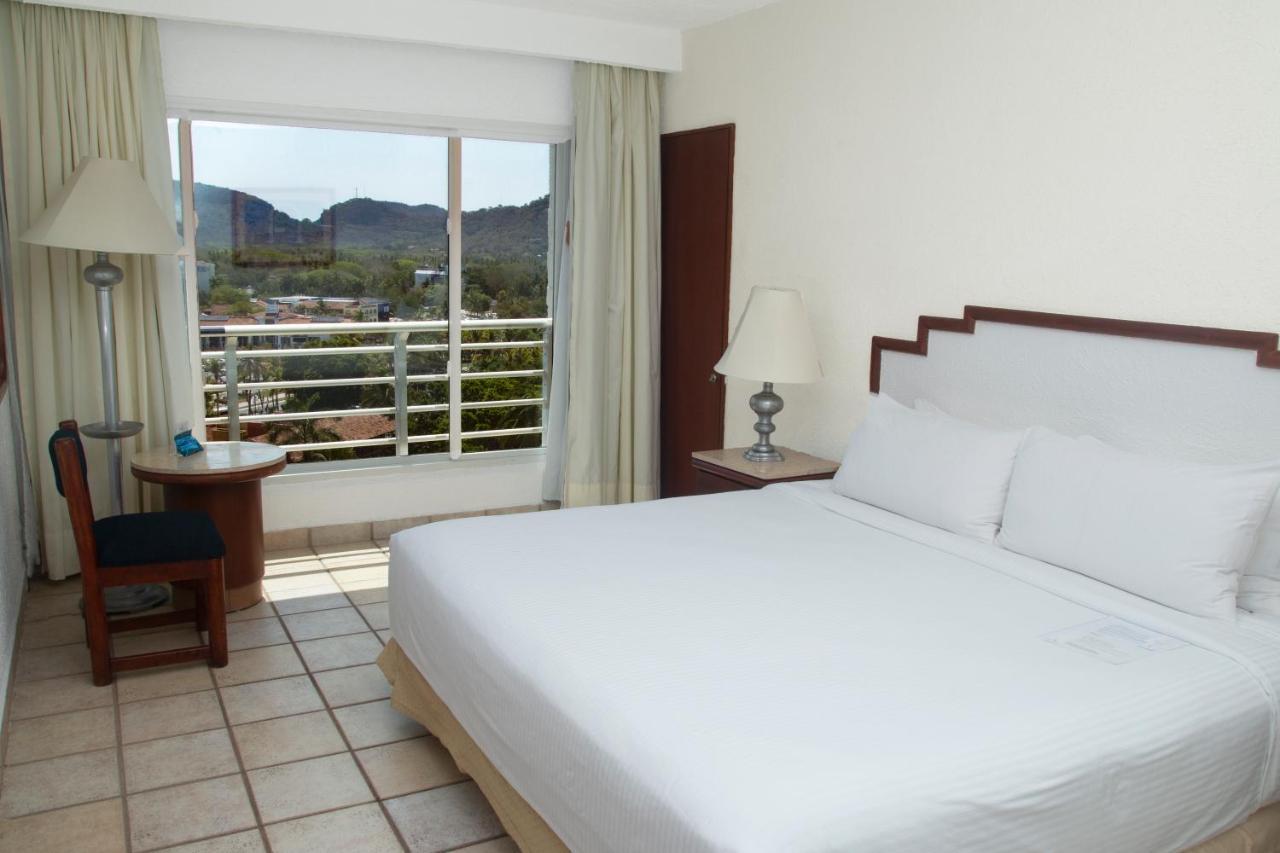 Hotel Emporio Ixtapa 5*