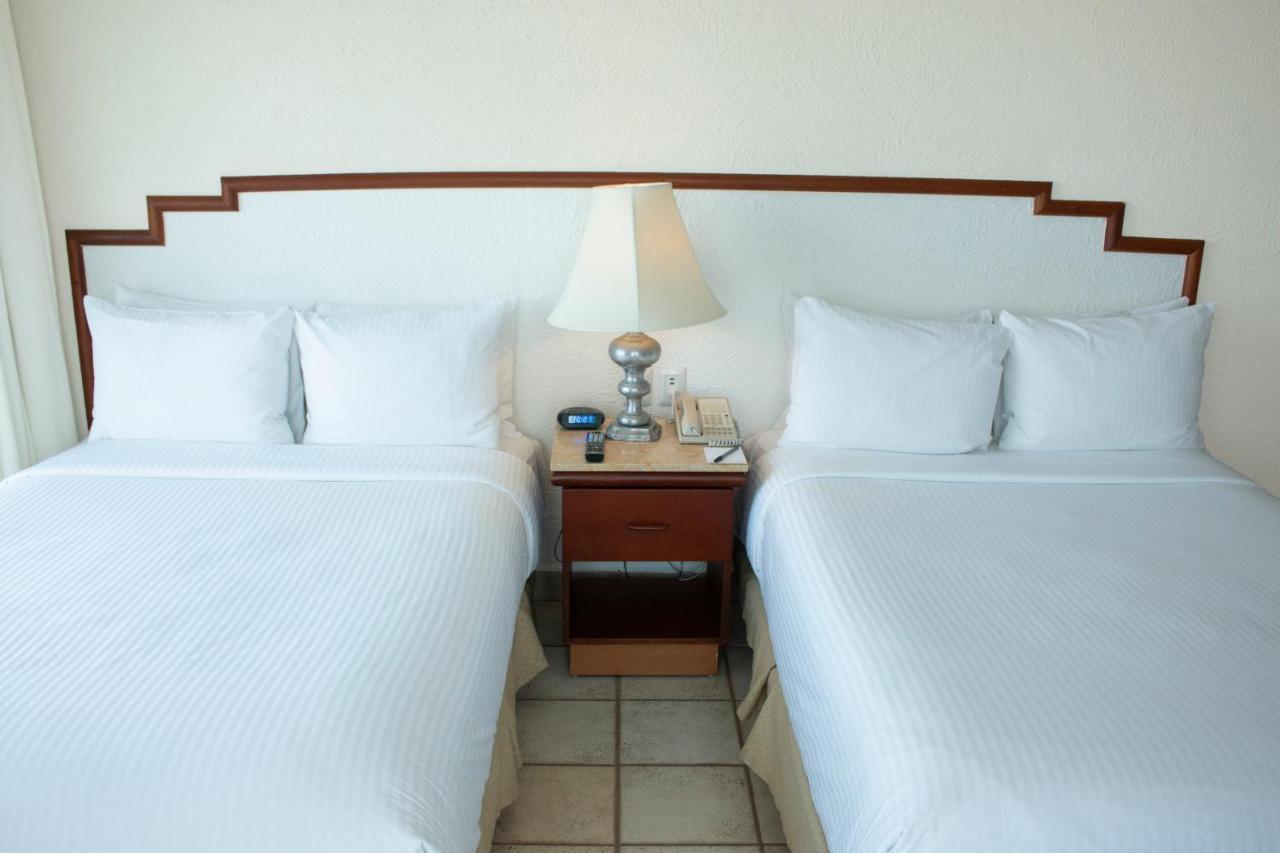 Hotel Emporio Ixtapa