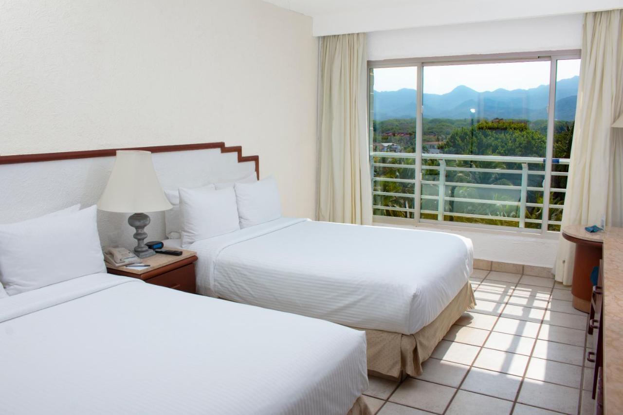 Hotel Emporio Ixtapa 5*