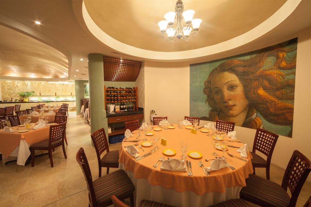 Park Royal Ixtapa Resort 4*