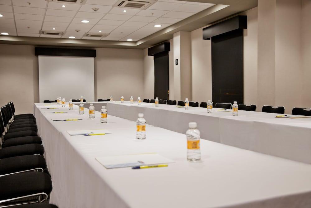 Hotel Express By Marriott 4*