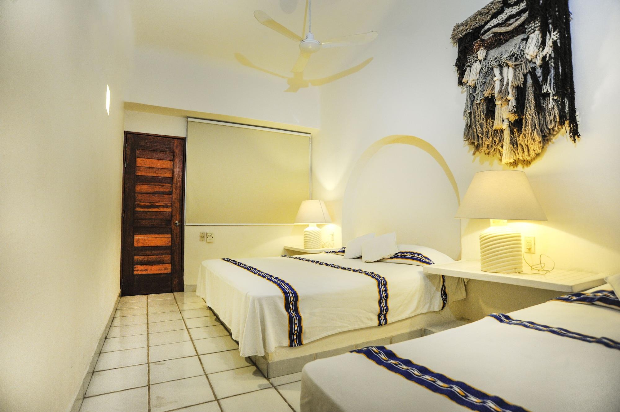 Ixtapa Plaza Hotel 3*