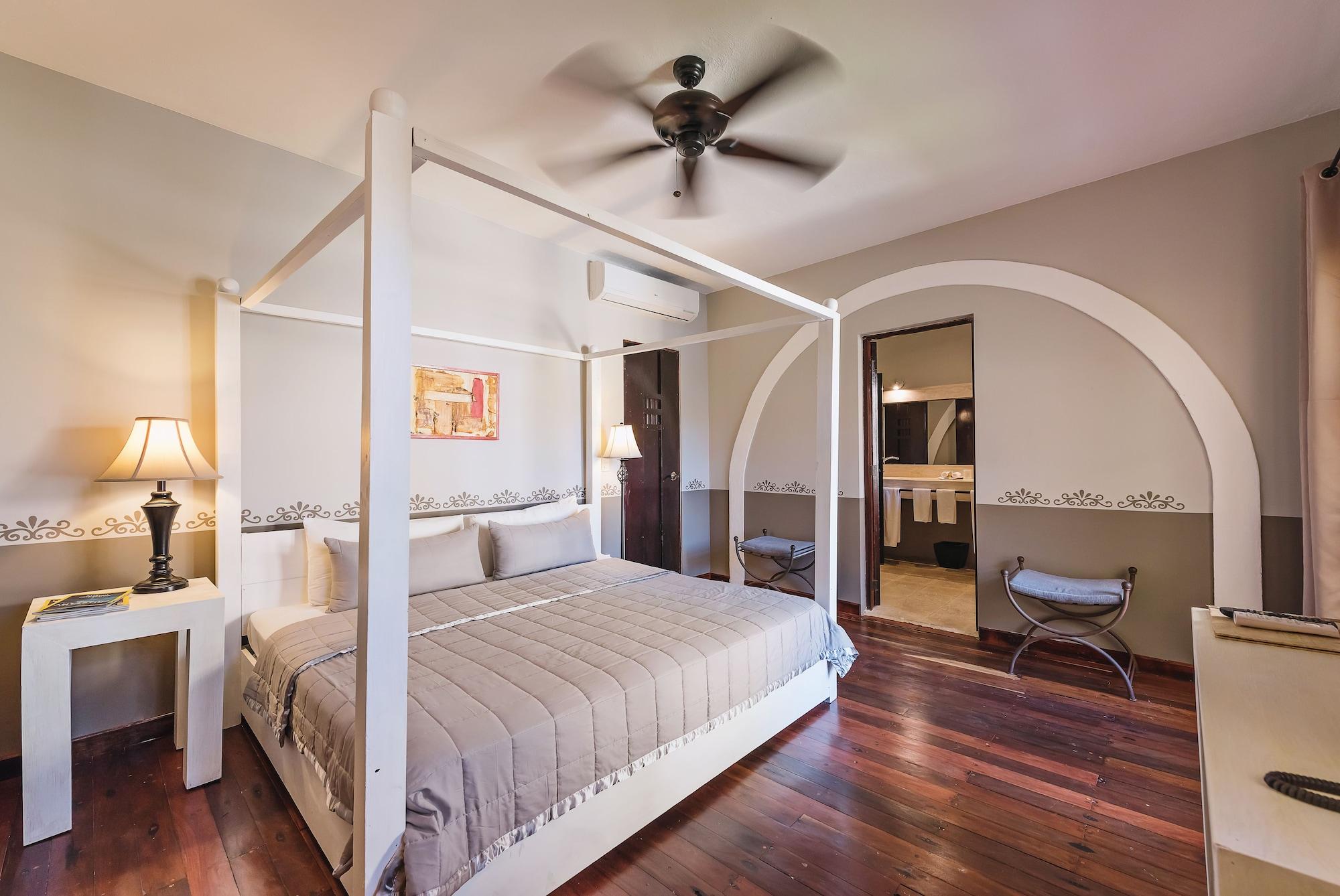 Hotel Hacienda 4*