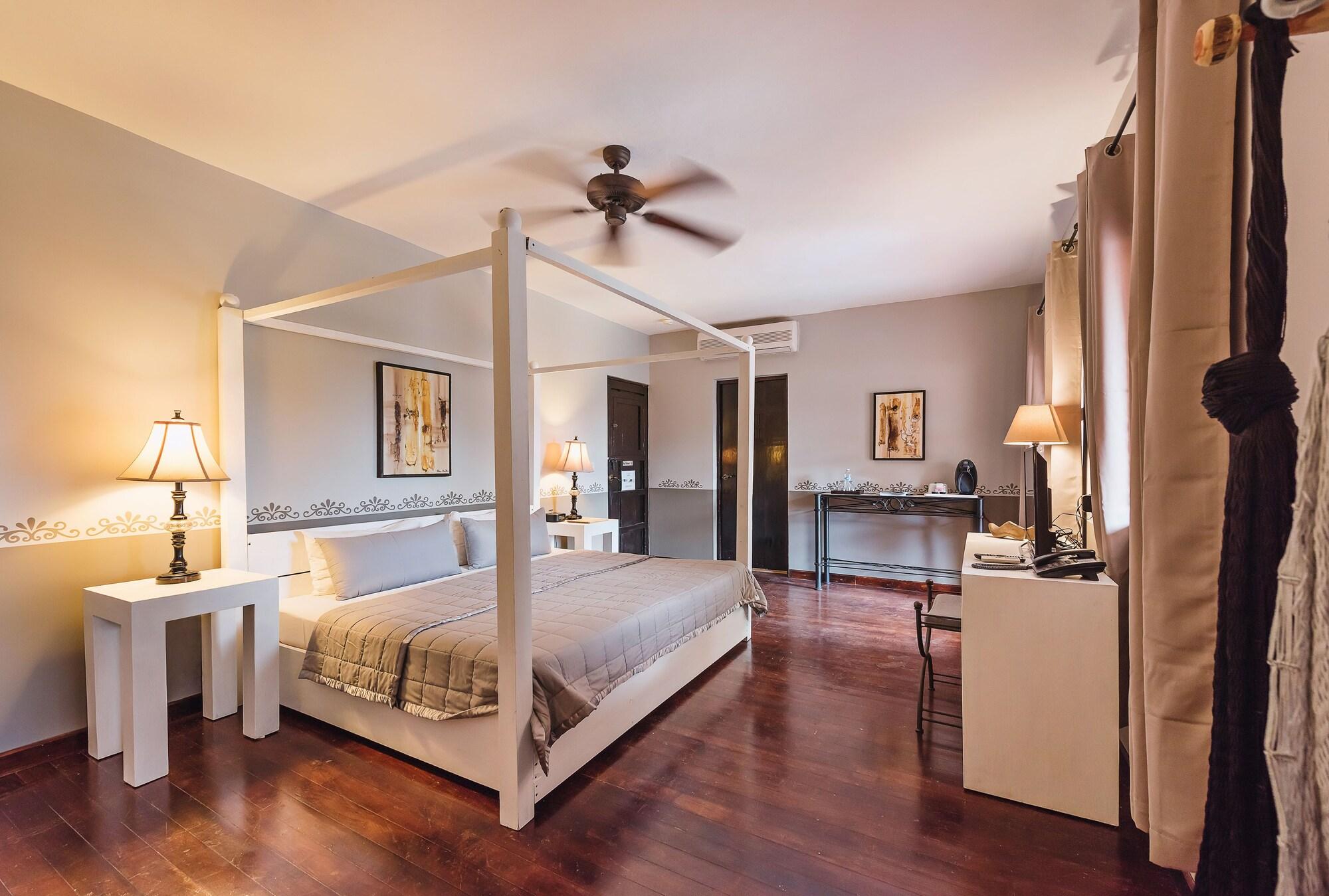 Hotel Hacienda 4*