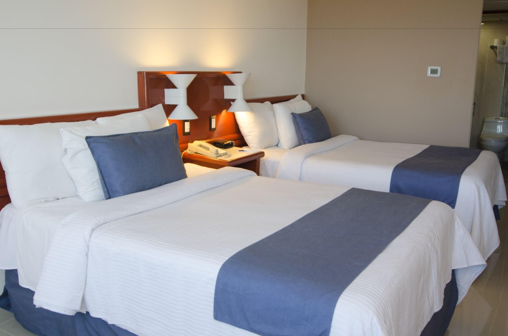 Hotel De Cortes 3*