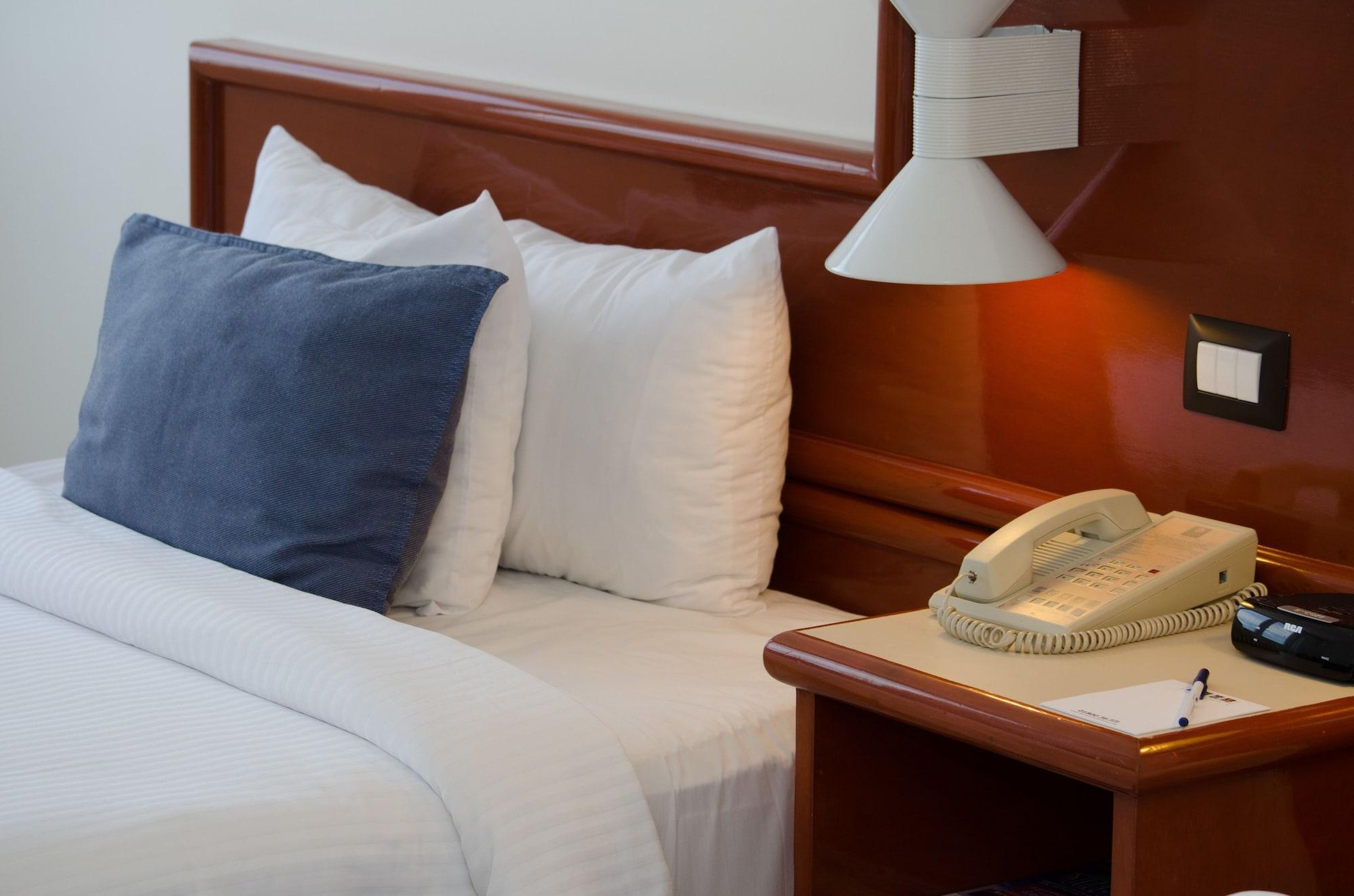 De Cortes Hotel 3*