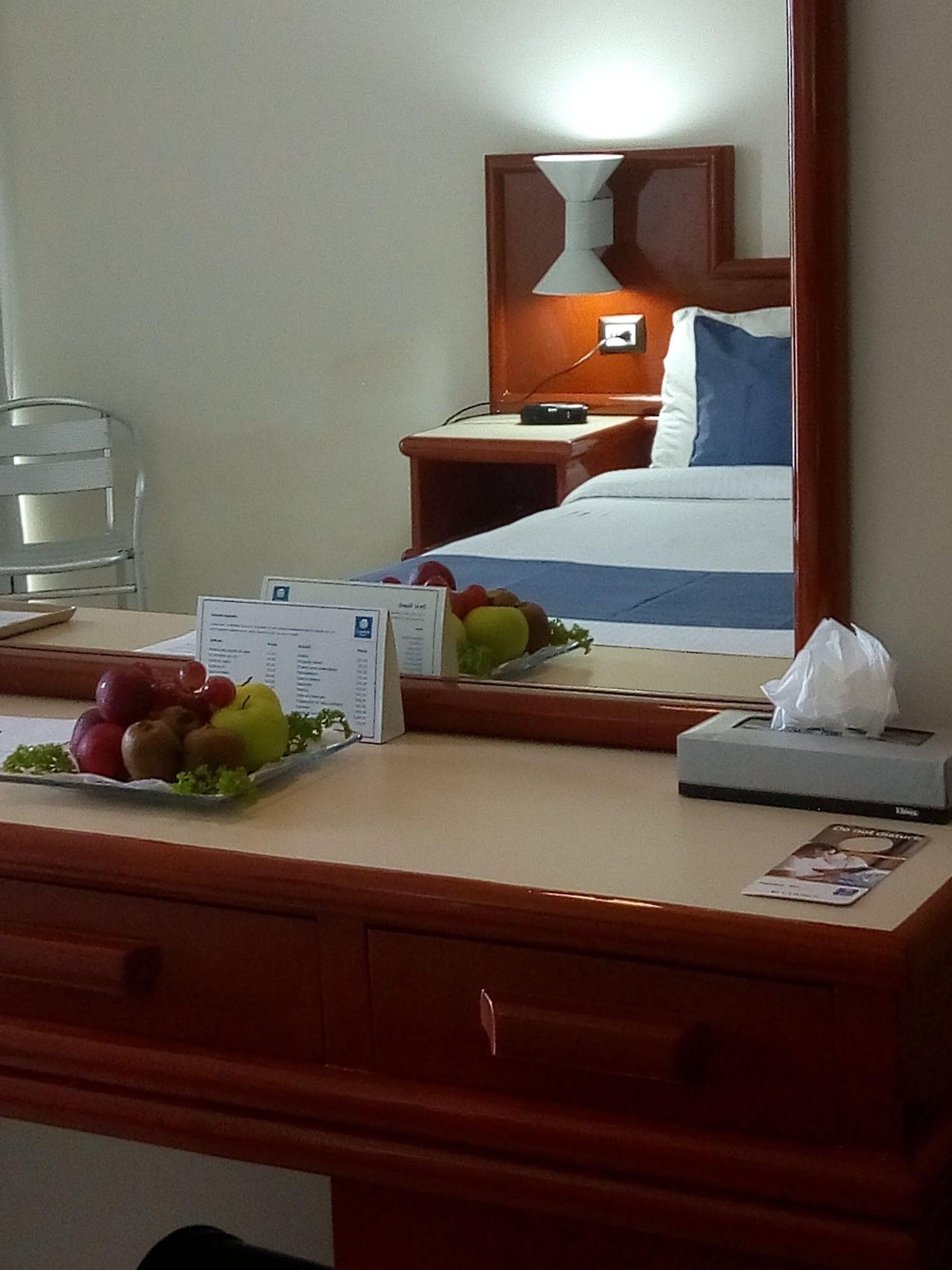 Hotel De Cortes 3*