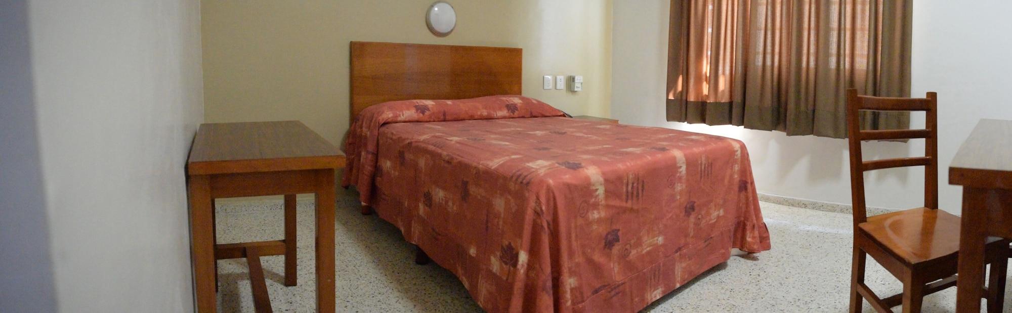Hotel Delfines - A 2 Calles Del Acuario 3*