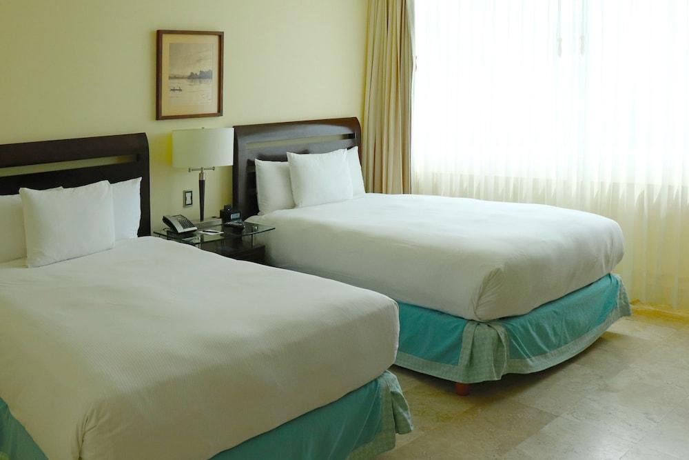 - Aeropuerto By Ihg 4*