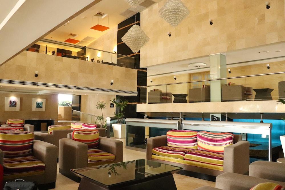 Hotel - Aeropuerto By Ihg 4*