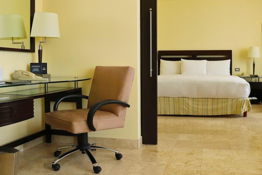 - Aeropuerto By Ihg
