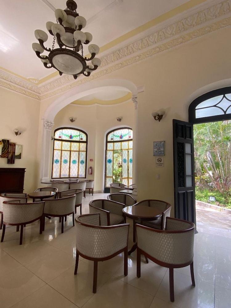 Gran Real Yucatan Hotel 5*