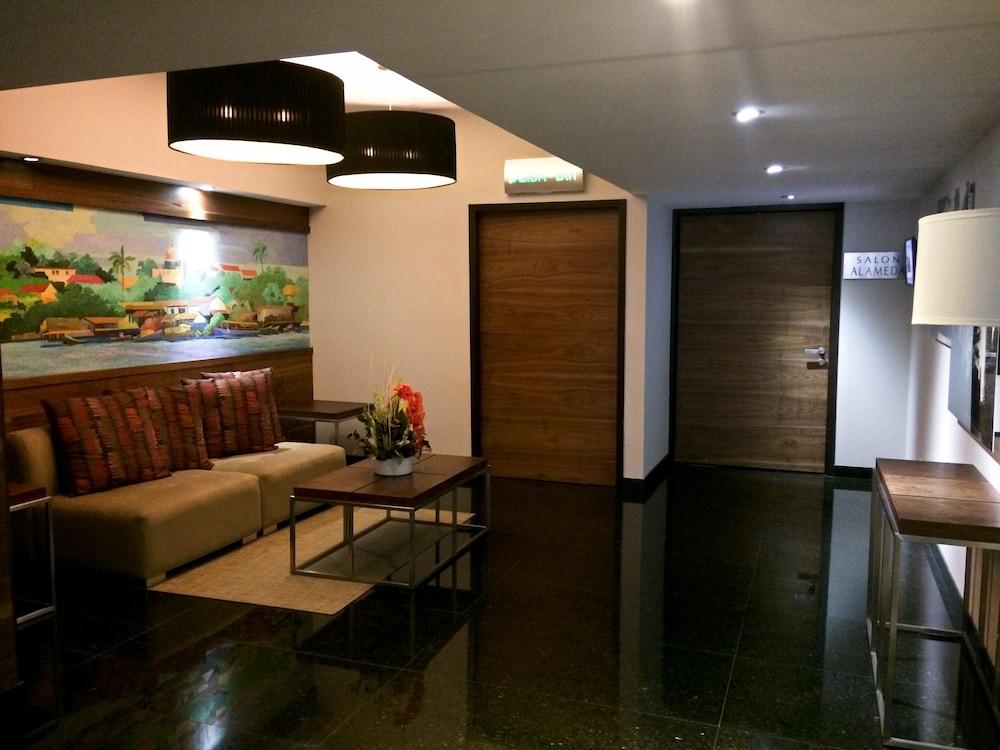 Metropol Hotel 4*