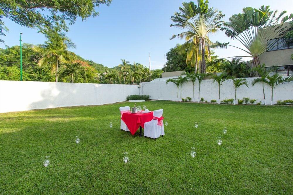 Hotel Santa Cruz Huatulco 4*