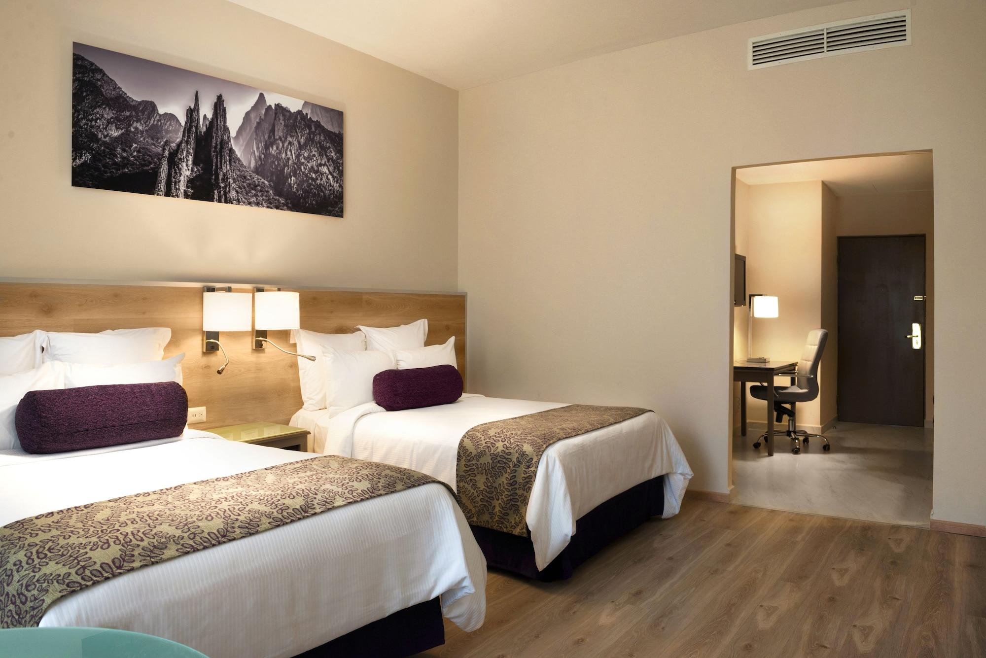 Krystal Hotel 4*