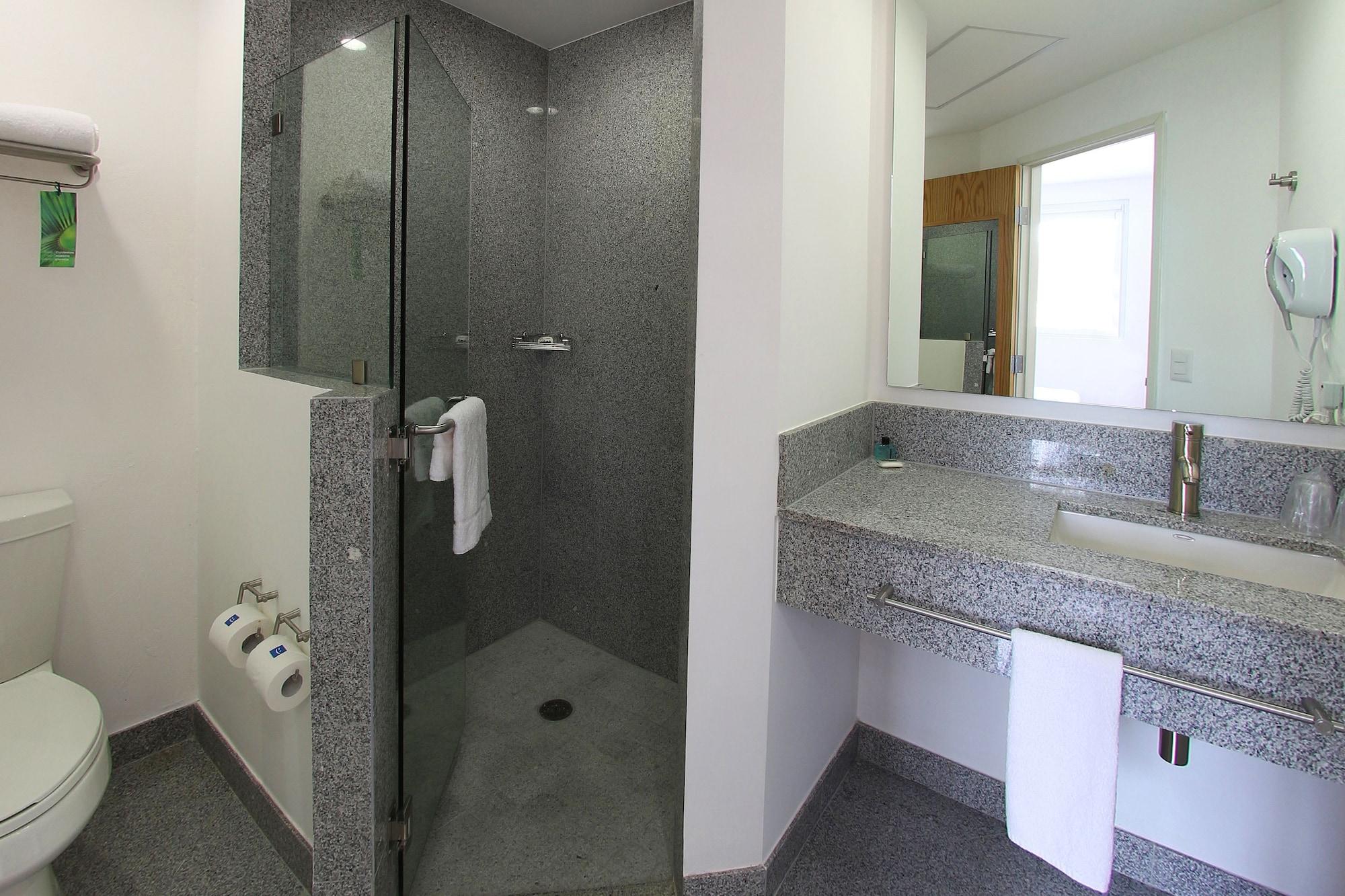 One Guadalajara Periferico Poniente Hotel 3*
