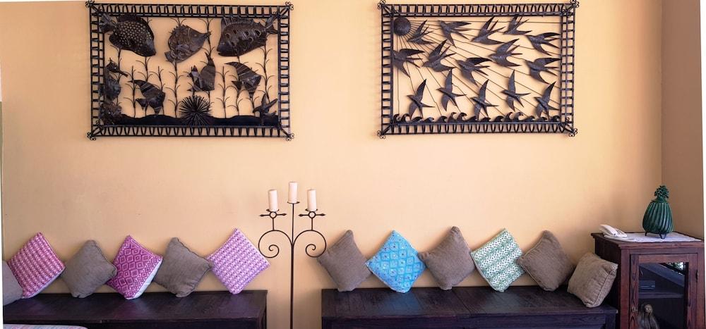 De Flores Bed & Breakfast 4*