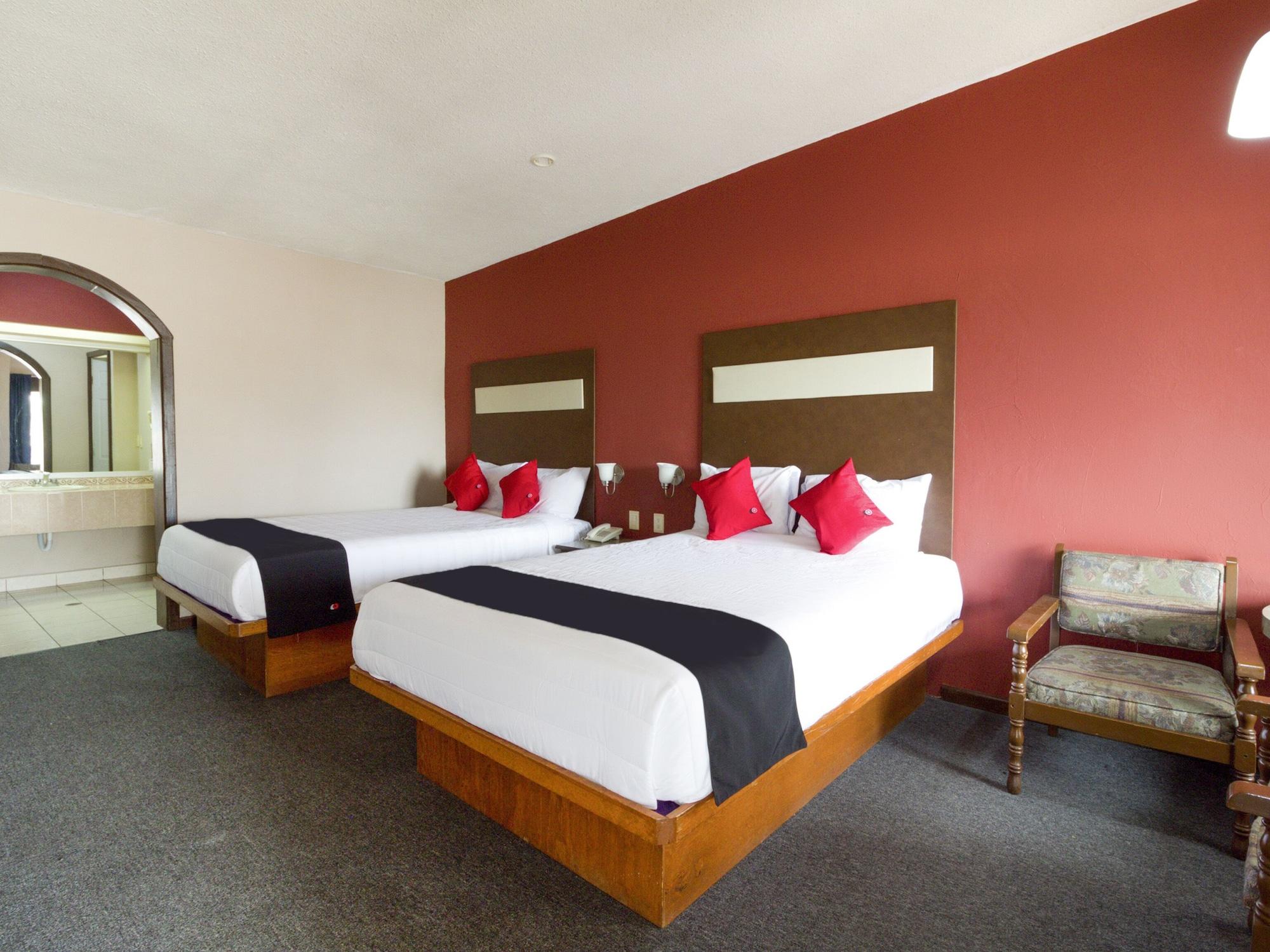 La Fuente, Hotel