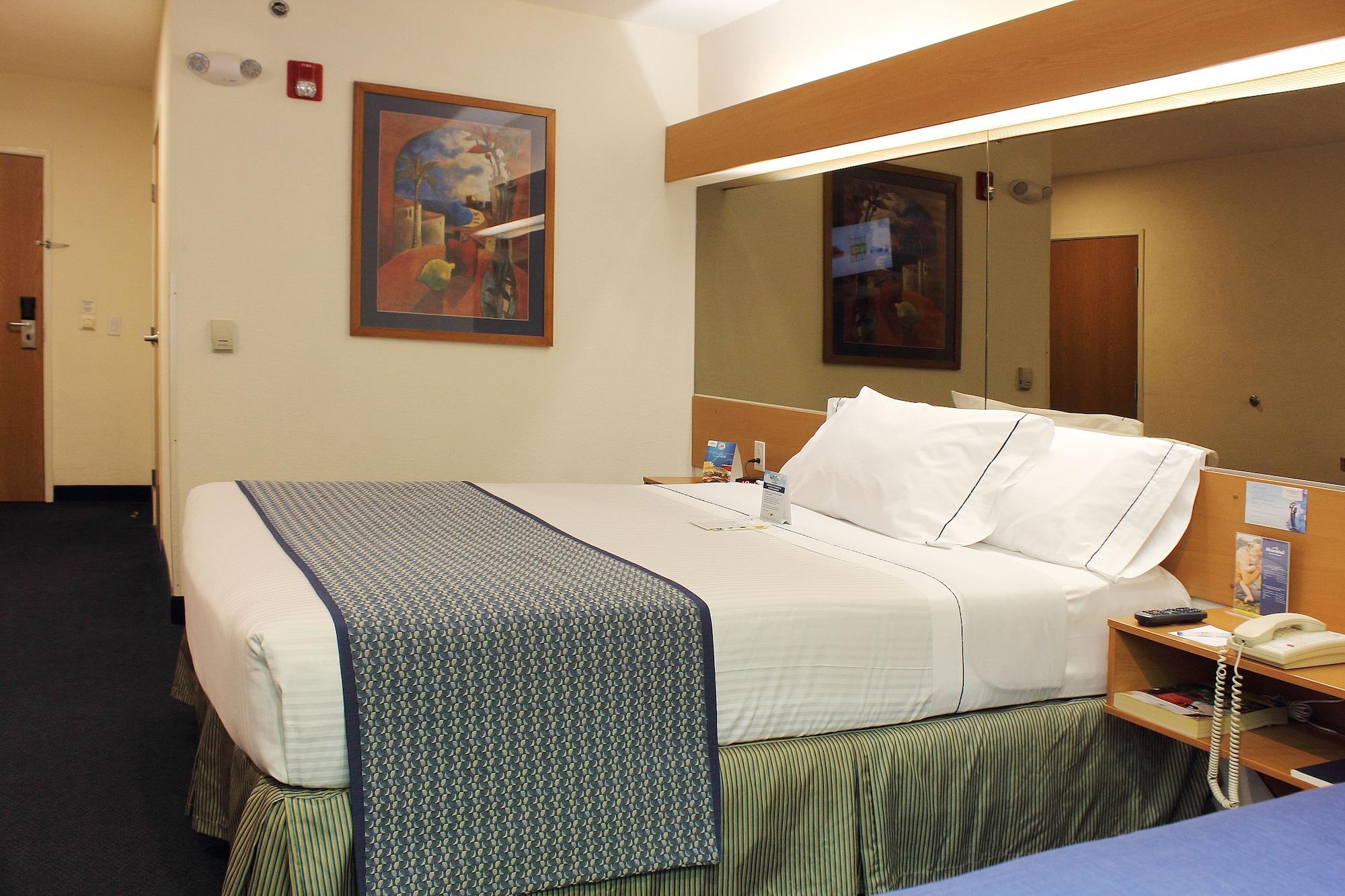 Hotel Microtel & By Wyndham 3*