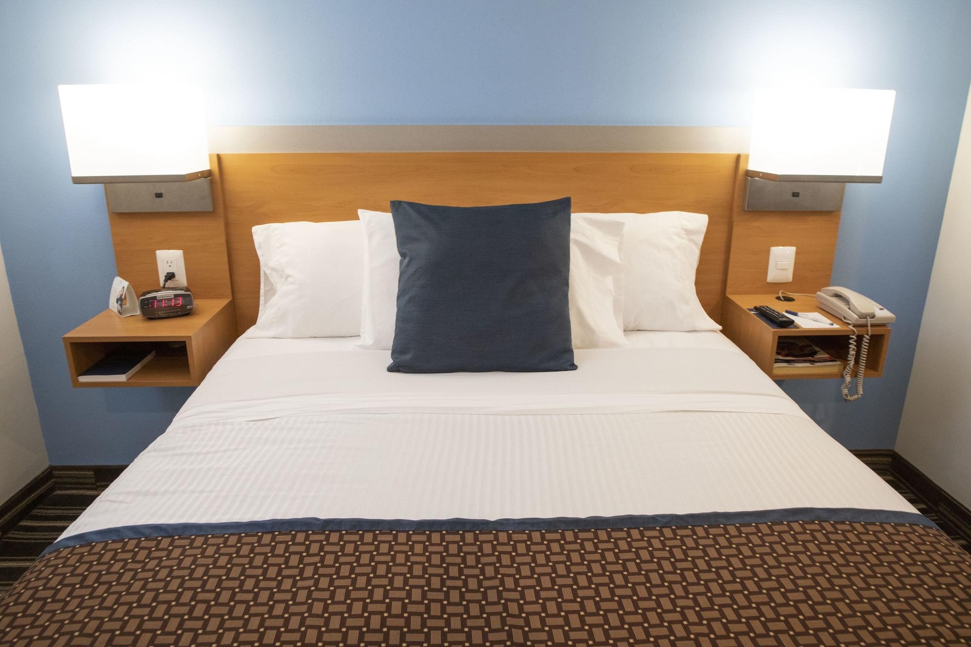 Hotel Microtel & By Wyndham 3*